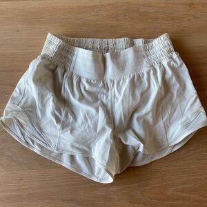 lululemon hotty hot shorts - cream